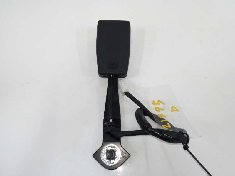 Recambio de enganche cinturon derecho para mazda 2 lim. (de) 1.3 active + (5-ptas.) (63kw) referencia OEM IAM  DELANTERO 