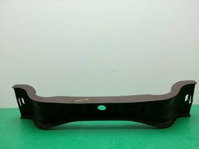 Recambio de travesaño inferior para hyundai h350 kasten 2.5 crdi cat referencia OEM IAM  CENTRAL 