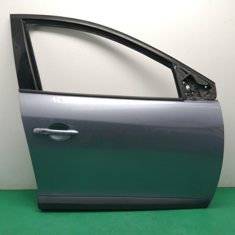 Recambio de puerta delantera derecha para renault megane iii berlina 5 p 1.6 16v referencia OEM IAM   