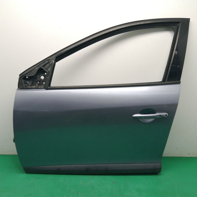 Recambio de puerta delantera izquierda para renault megane iii berlina 5 p 1.6 16v referencia OEM IAM   