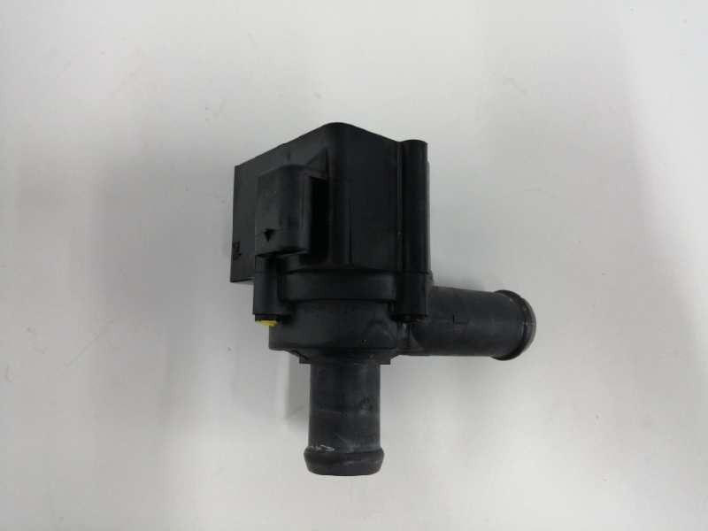 Recambio de bomba agua para bmw serie 7 (f01/f02) 4.4 v8 32v cat twin turbo referencia OEM IAM 11517629915 AUXILIAR 704077250