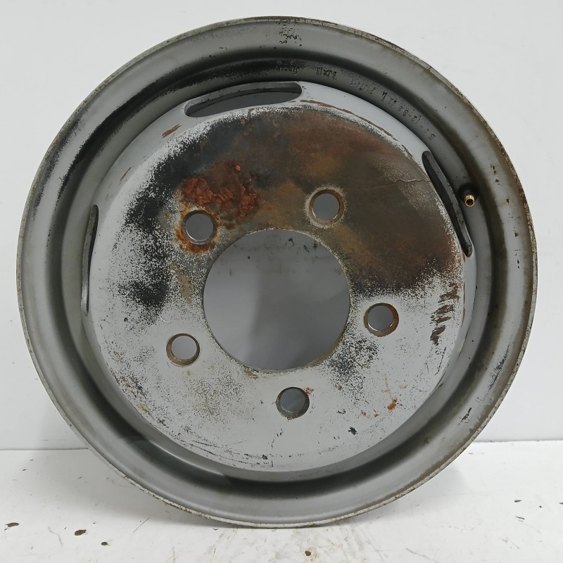 Recambio de llanta para nissan trade 2.8 d referencia OEM IAM 081050133C 5JX15 5H 5X160