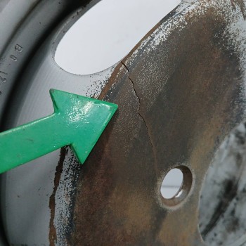 Recambio de llanta para nissan trade 2.8 d referencia OEM IAM 081050133C 5JX15 5H 5X160