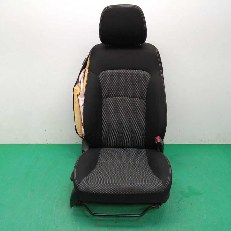 ASIENTO DELANTERO DERECHO NECESITA REPARACION