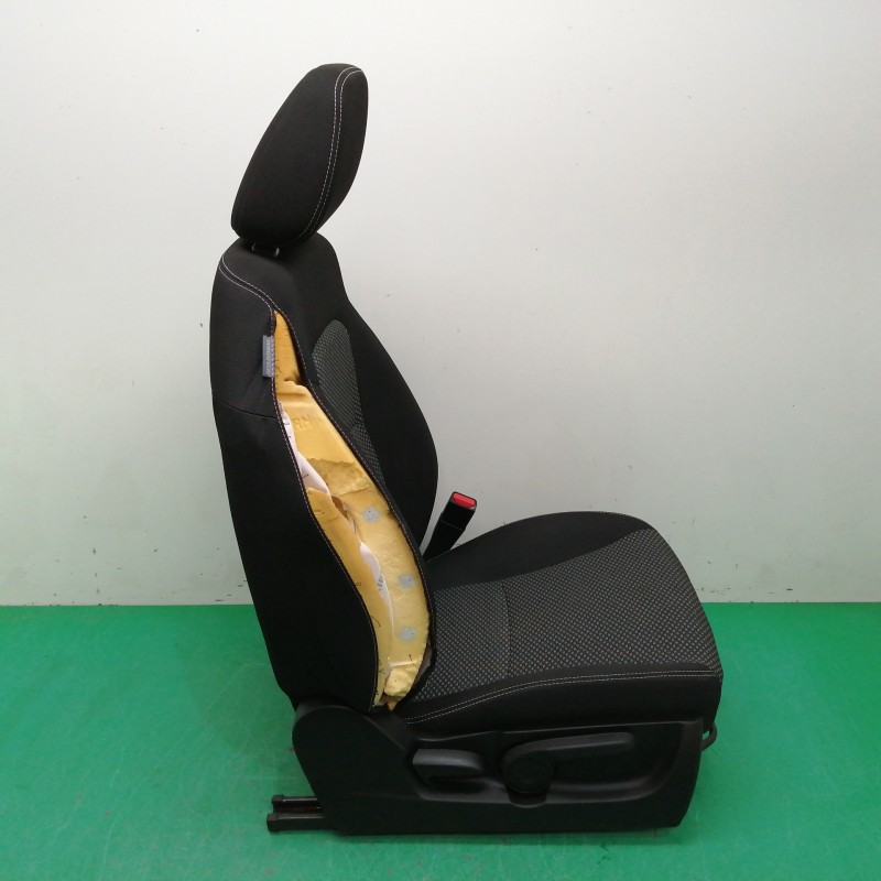 ASIENTO DELANTERO DERECHO NECESITA REPARACION