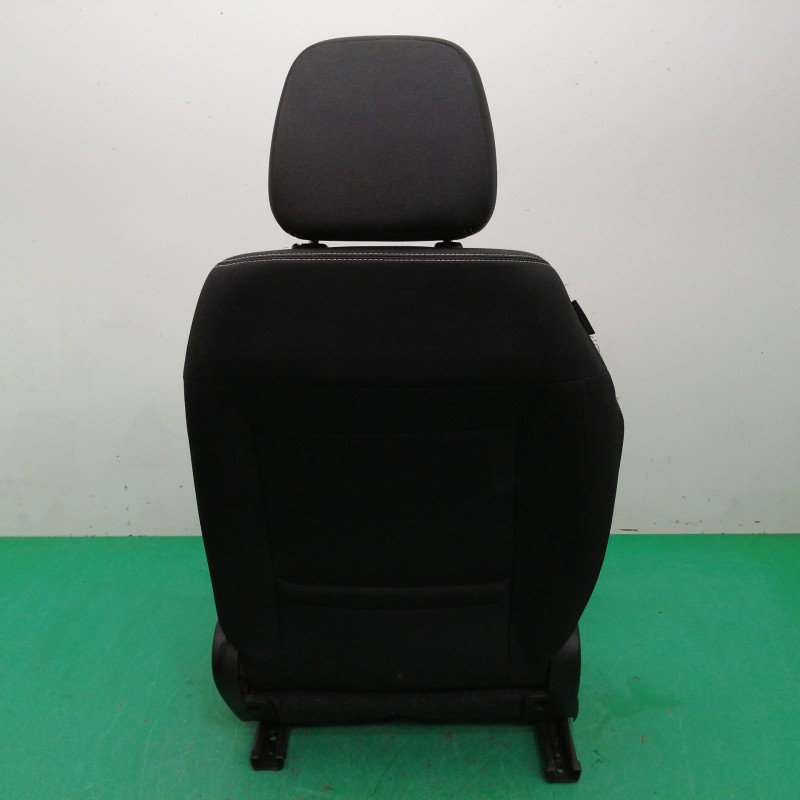 ASIENTO DELANTERO DERECHO NECESITA REPARACION