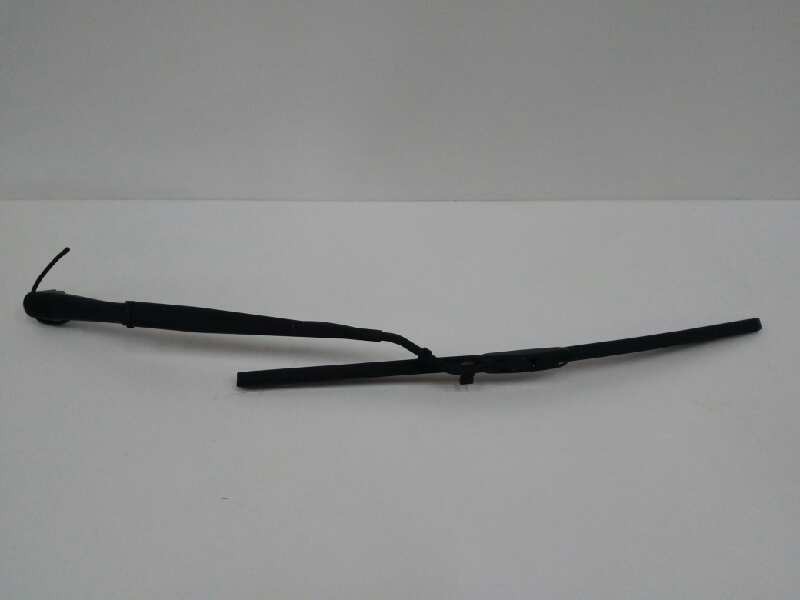 Recambio de brazo limpia delantero izquierdo para ssangyong rodius ii 2.0 xdi referencia OEM IAM   