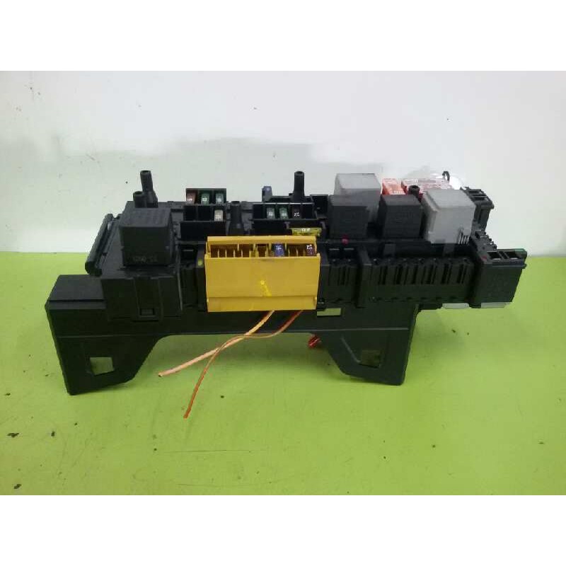 CAJA RELES / FUSIBLES
