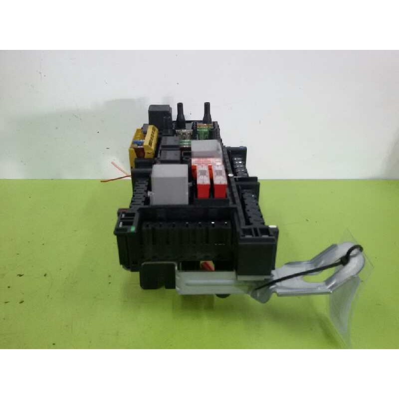 CAJA RELES / FUSIBLES