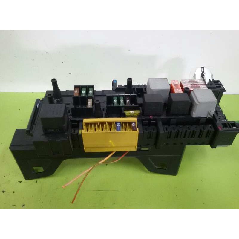 CAJA RELES / FUSIBLES