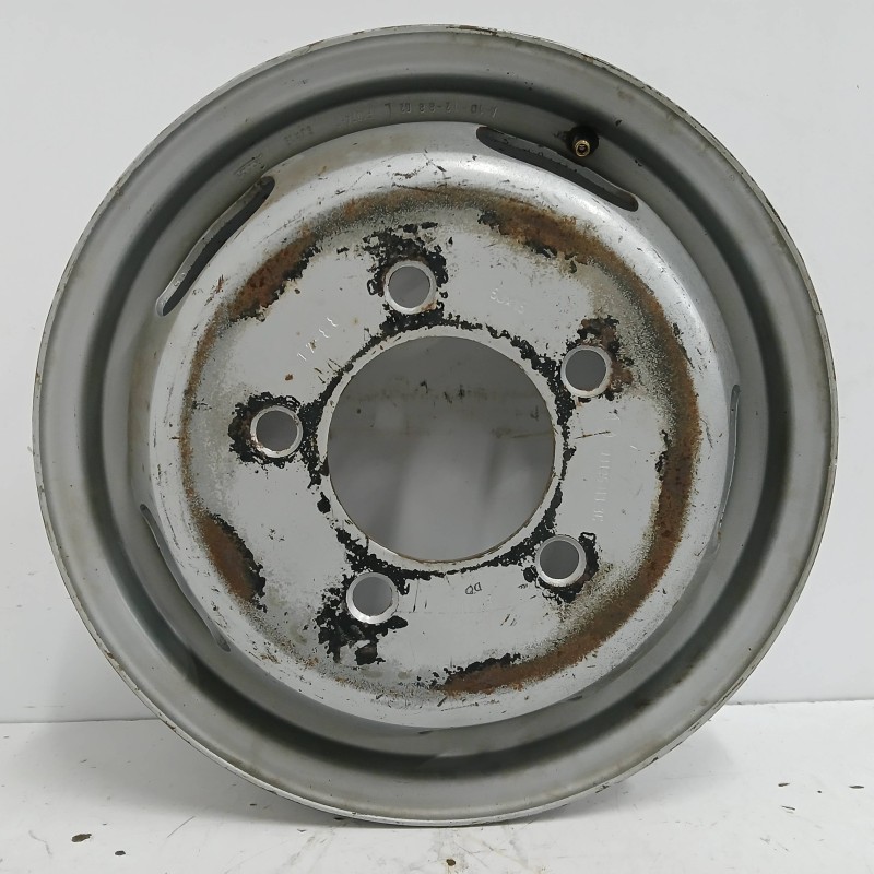 Recambio de llanta para nissan trade 2.8 d referencia OEM IAM 081050133C 5JX15 5H 5X160