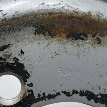 Recambio de llanta para nissan trade 2.8 d referencia OEM IAM 081050133C 5JX15 5H 5X160