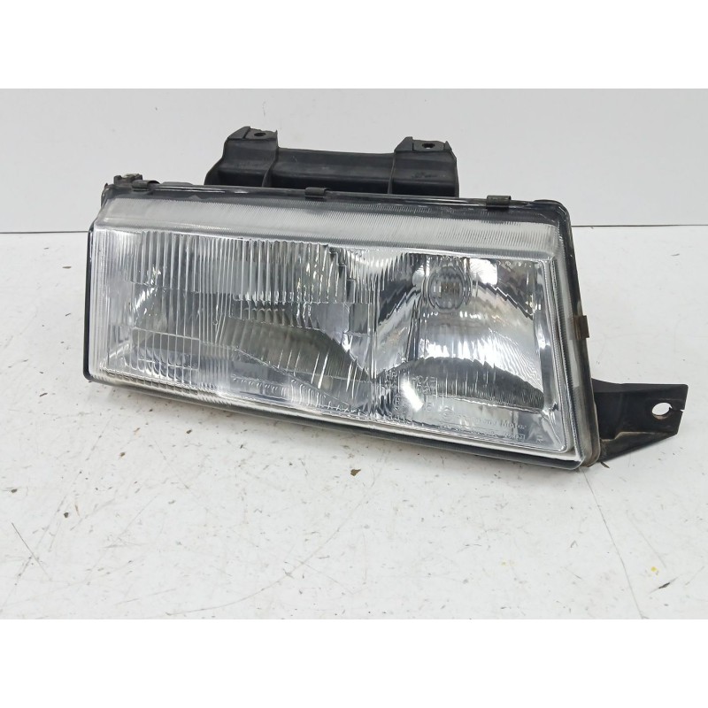 Recambio de faro derecho para ssangyong musso (fj) 2.9 td referencia OEM IAM 8310205800  