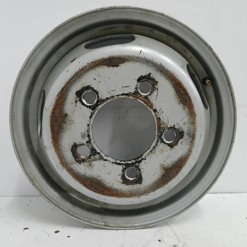 Recambio de llanta para nissan trade 2.8 d referencia OEM IAM 081050133C 5JX15 5H 5X160