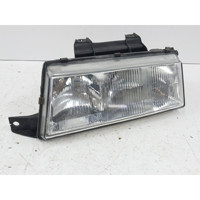 Recambio de faro izquierdo para ssangyong musso (fj) 2.9 td referencia OEM IAM 8310105300  