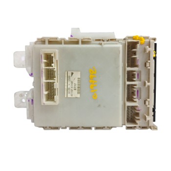 Recambio de caja reles / fusibles para toyota prius (nhw20) executive referencia OEM IAM 8273047290  