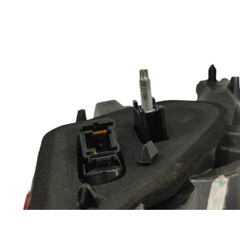 Recambio de piloto trasero derecho interior para peugeot 2008 (--.2013) 1.2 12v e-thp referencia OEM IAM 9814757280  