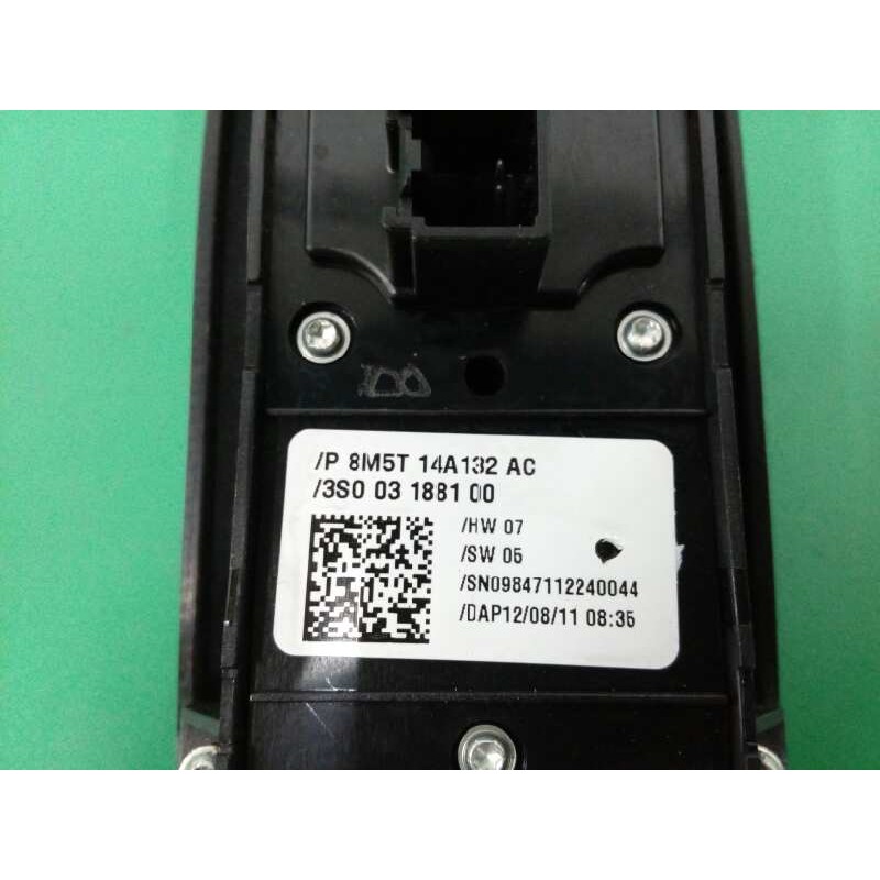 MANDO ELEVALUNAS DELANTERO IZQUIERDO 3S003188100