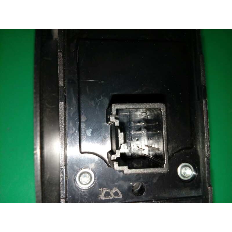 MANDO ELEVALUNAS DELANTERO IZQUIERDO 3S003188100