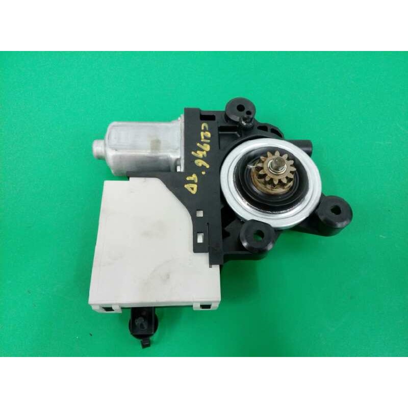 MOTOR ELEVALUNAS TRASERO DERECHO 942414104