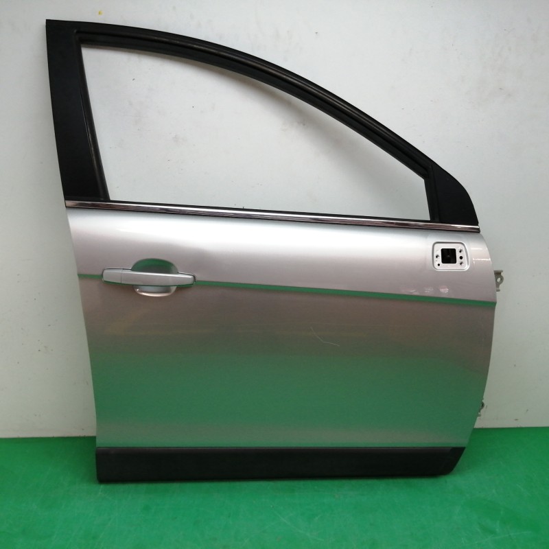 Recambio de puerta delantera derecha para chevrolet captiva 2.0 diesel cat referencia OEM IAM 42352070 OBSERVAR FOTOS 