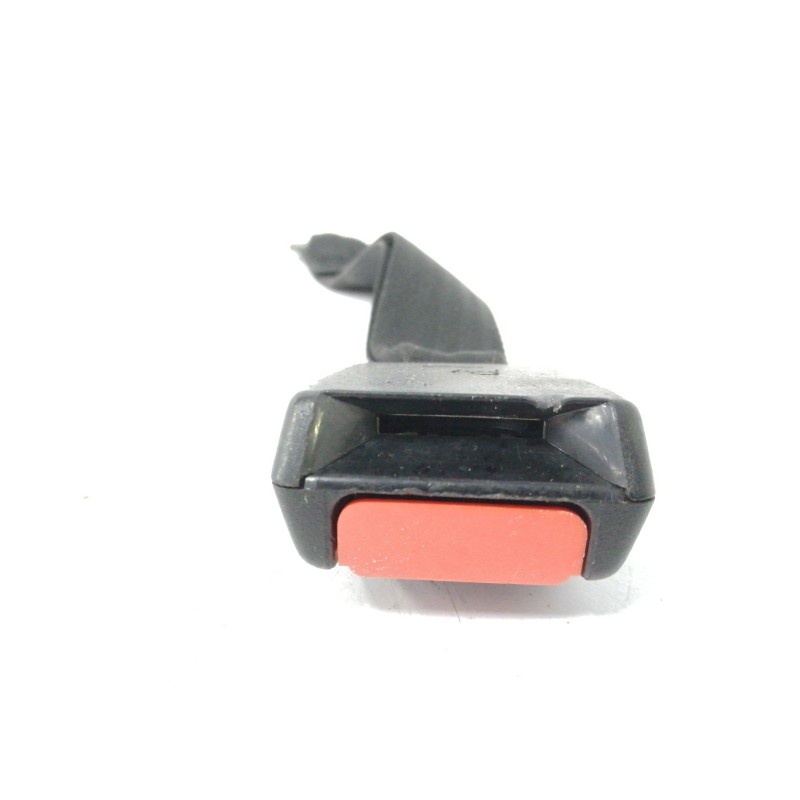 Recambio de enganche cinturon derecho para nissan trade 2.8 d referencia OEM IAM   