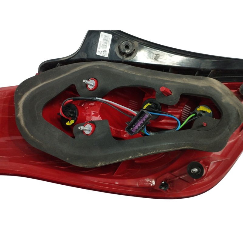 PILOTO TRASERO DERECHO OBSERVAR FOTO