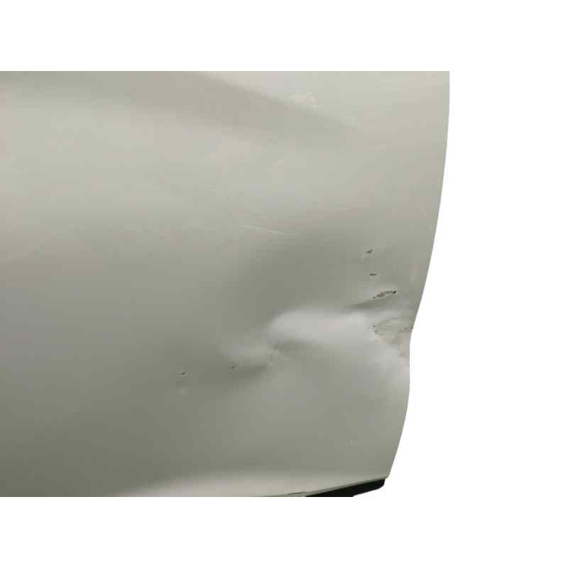 PUERTA DELANTERA DERECHA NECESITA REPARACION