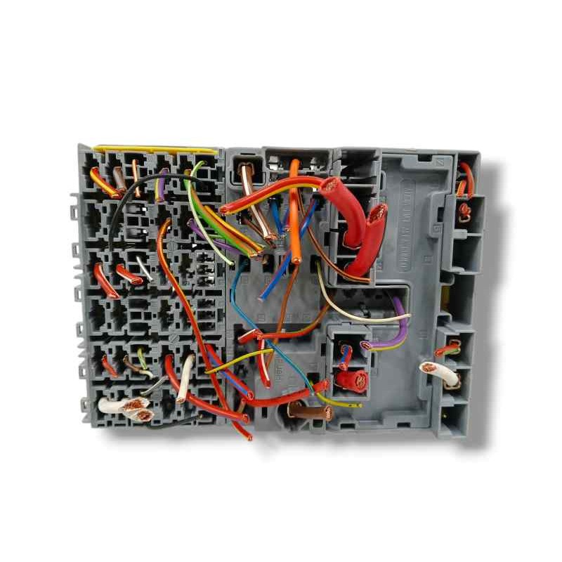 CAJA RELES / FUSIBLES