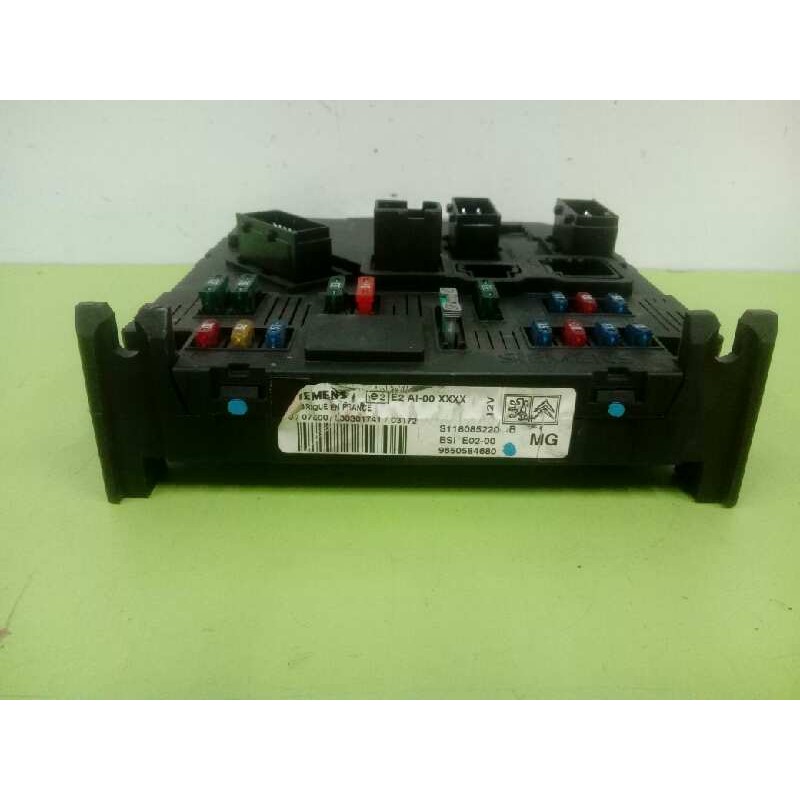 CAJA RELES / FUSIBLES S118085220B