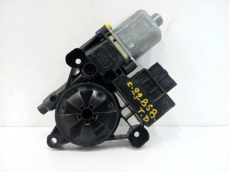 Recambio de motor elevalunas trasero derecho para seat leon (5f1) 1.5 16v tsi act referencia OEM IAM 5Q0959812E Recambio de motor elevalunas trasero derecho para seat leon (5f1) 1.5 16v tsi act referencia OEM IAM 5Q0959812E