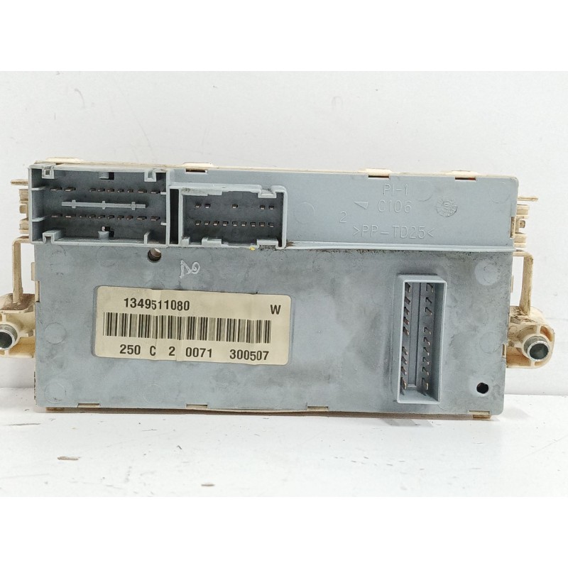 CAJA RELES / FUSIBLES
