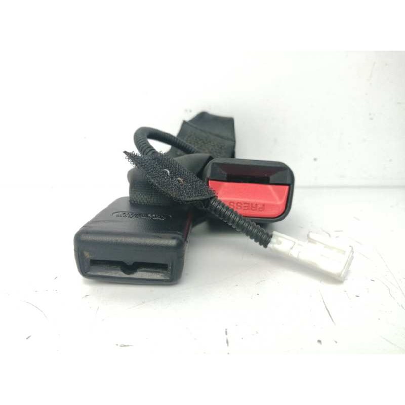 Recambio de enganche cinturon derecho para kia sportage iii (sl) 1.7 crdi referencia OEM IAM 1K07070502 TRASERO 