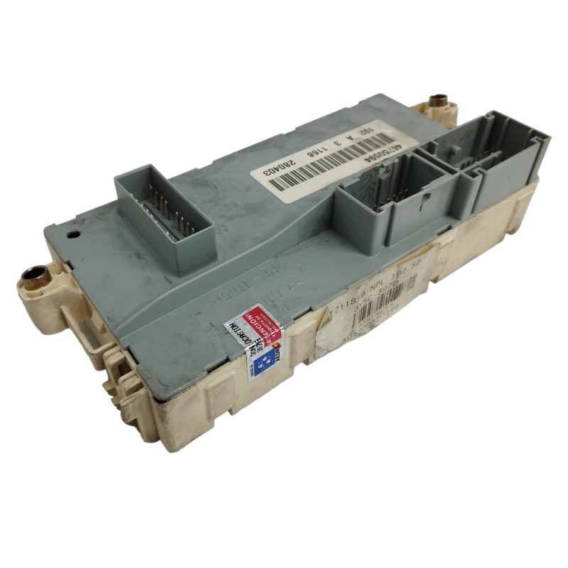 CAJA RELES / FUSIBLES