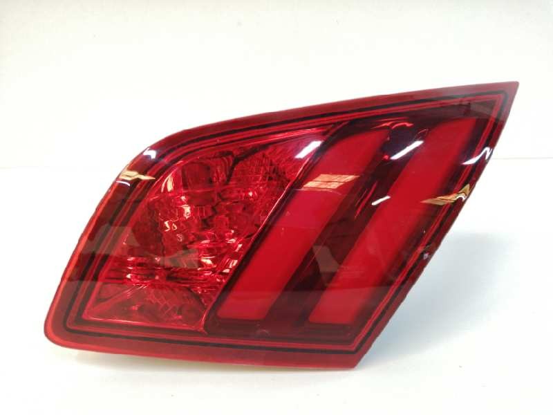 Recambio de piloto trasero derecho interior para peugeot 308 1.2 12v e-thp referencia OEM IAM 9677818280  