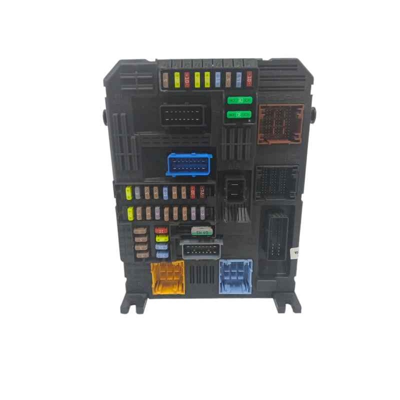 CAJA RELES / FUSIBLES