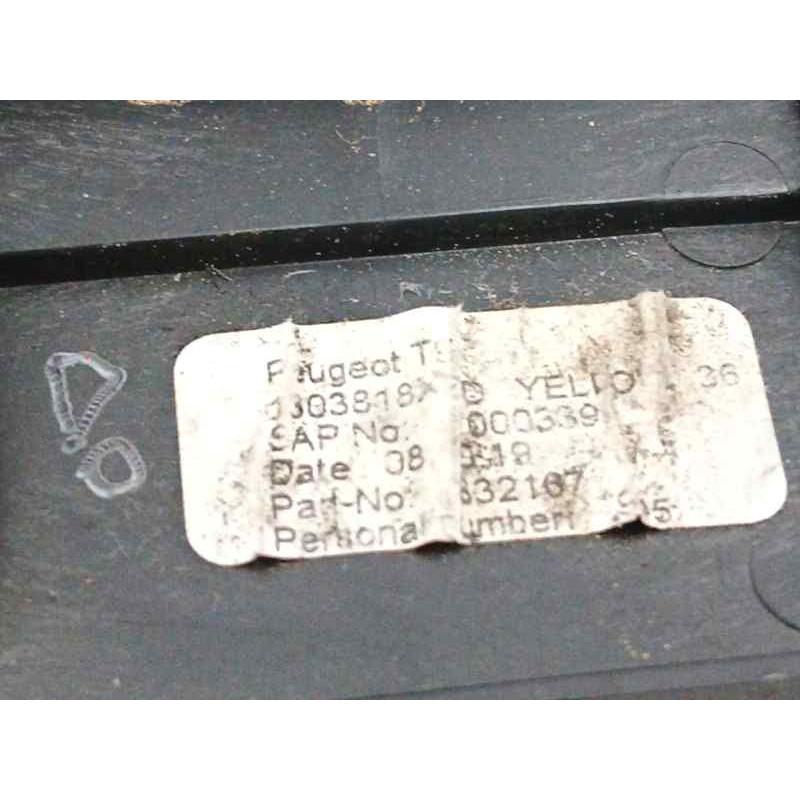 REJILLA AIREADORA LADO IZQUIERDO