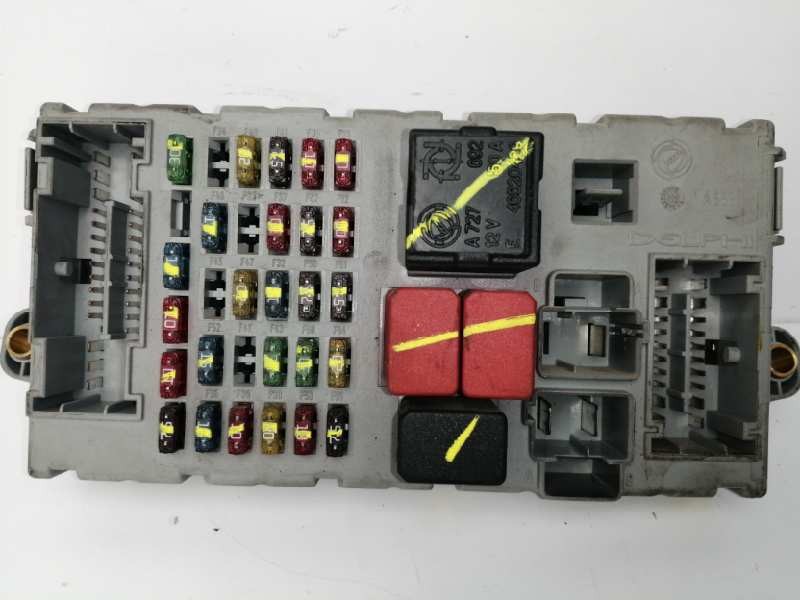 Recambio de caja reles / fusibles para fiat punto berlina (188) 1.9 diesel eco referencia OEM IAM 46812228  