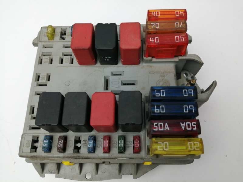 Recambio de caja reles / fusibles para fiat doblo cargo (223) 1.9 diesel cat referencia OEM IAM 46752706  