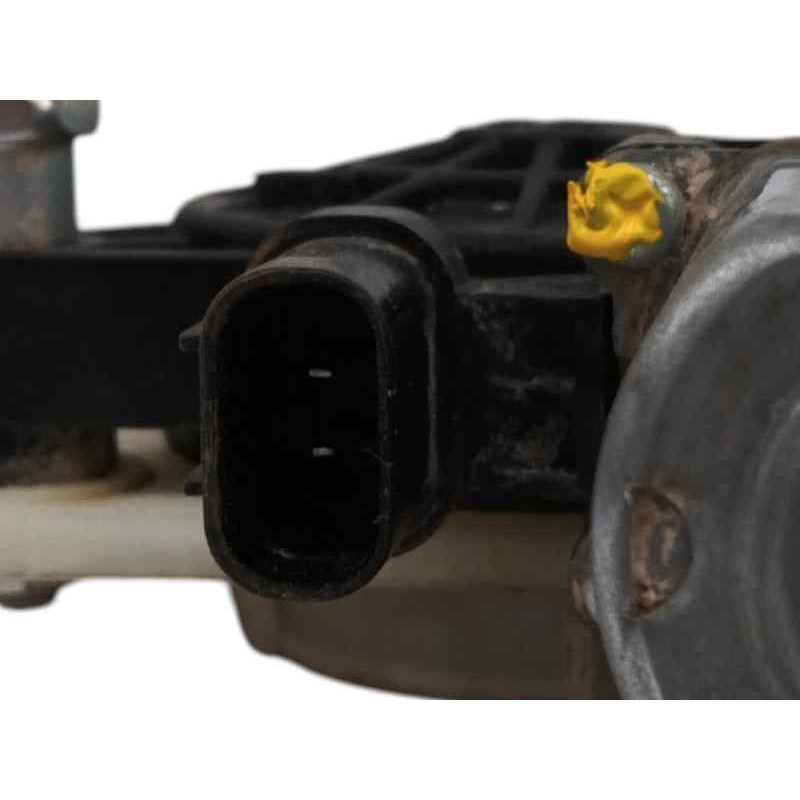 ELEVALUNAS DELANTERO DERECHO