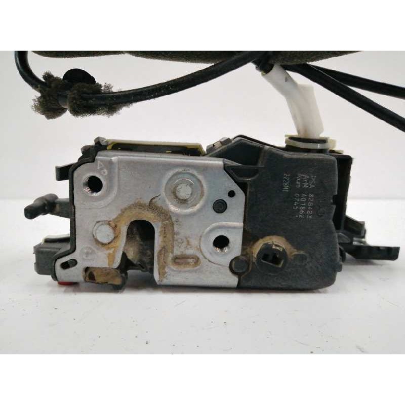 Recambio de cerradura puerta trasera derecha para citroën berlingo cuadro 1.6 16v hdi referencia OEM IAM 828423 PSA828423 