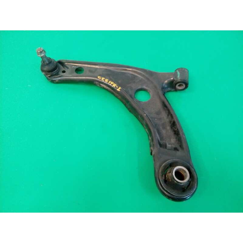 Recambio de brazo suspension inferior delantero izquierdo para toyota yaris (_p13_) 1.0 (ksp130_) referencia OEM IAM   