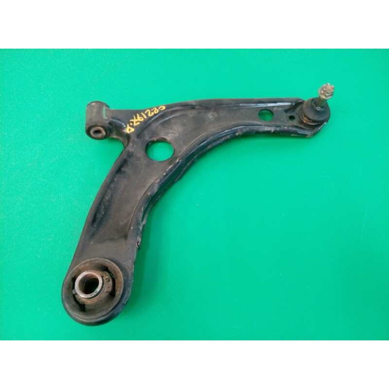 Recambio de brazo suspension inferior delantero derecho para toyota yaris (_p13_) 1.0 (ksp130_) referencia OEM IAM   