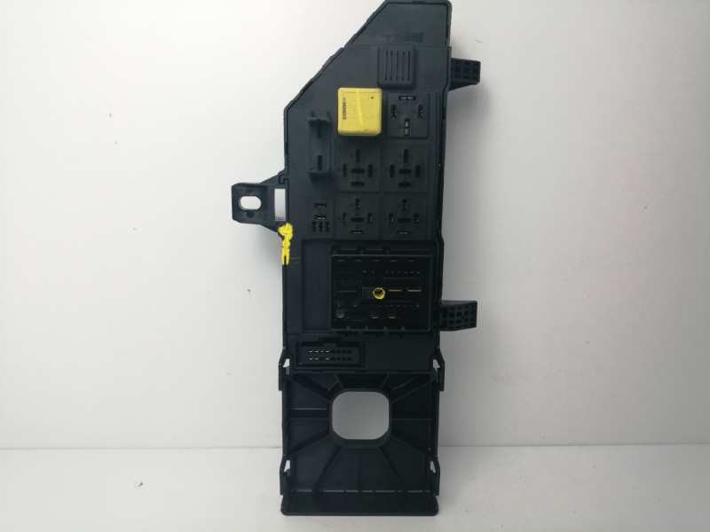 Recambio de caja reles / fusibles para opel vectra c caravan elegance referencia OEM IAM 13181984  
