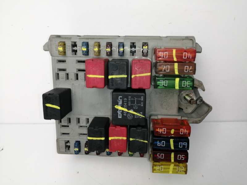 Recambio de caja reles / fusibles para fiat punto berlina (188) 1.9 diesel eco referencia OEM IAM 46760257  