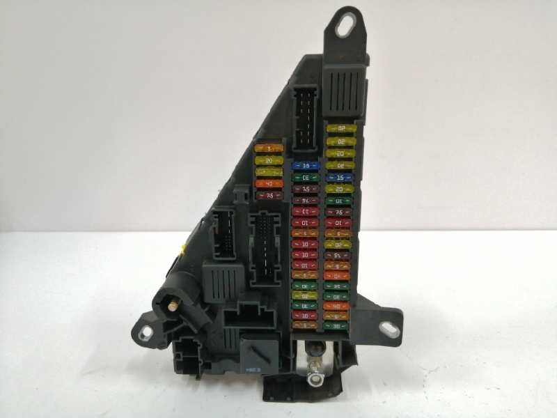 Recambio de caja reles / fusibles para bmw serie 5 berlina (e60) 2.0 16v diesel referencia OEM IAM 6906619  