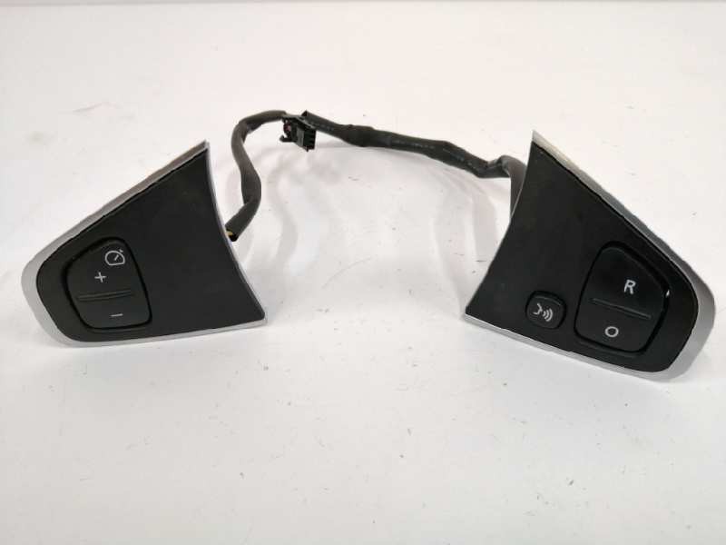 Recambio de mando volante para renault captur 0.9 energy referencia OEM IAM 631561000A  