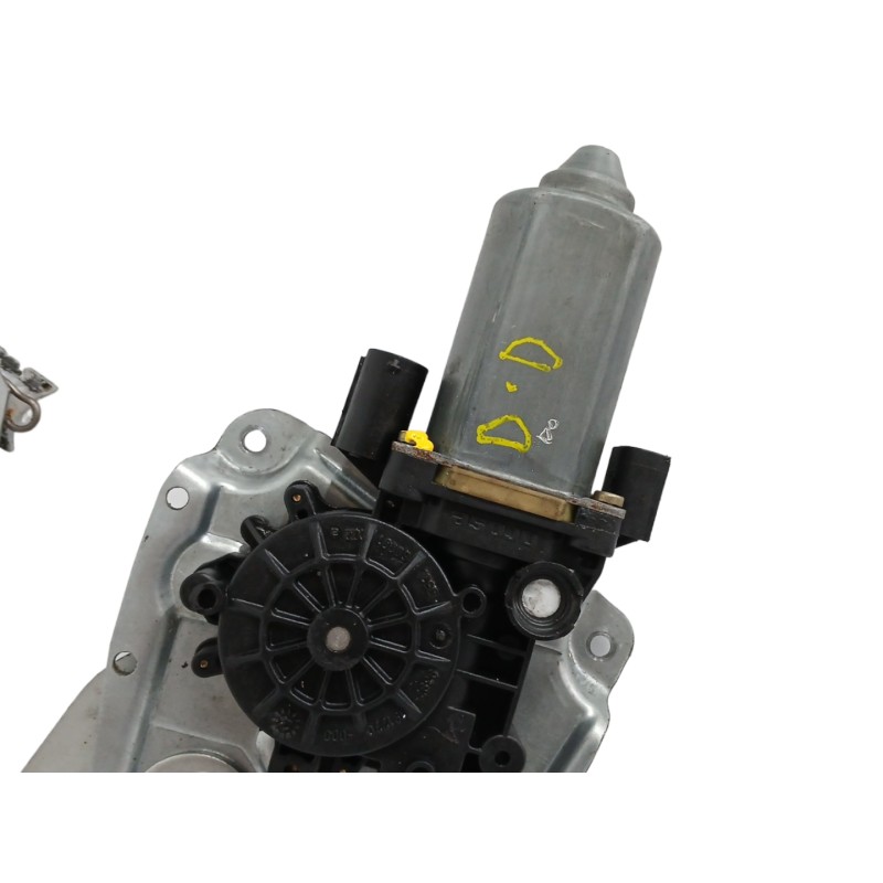 ELEVALUNAS DELANTERO DERECHO