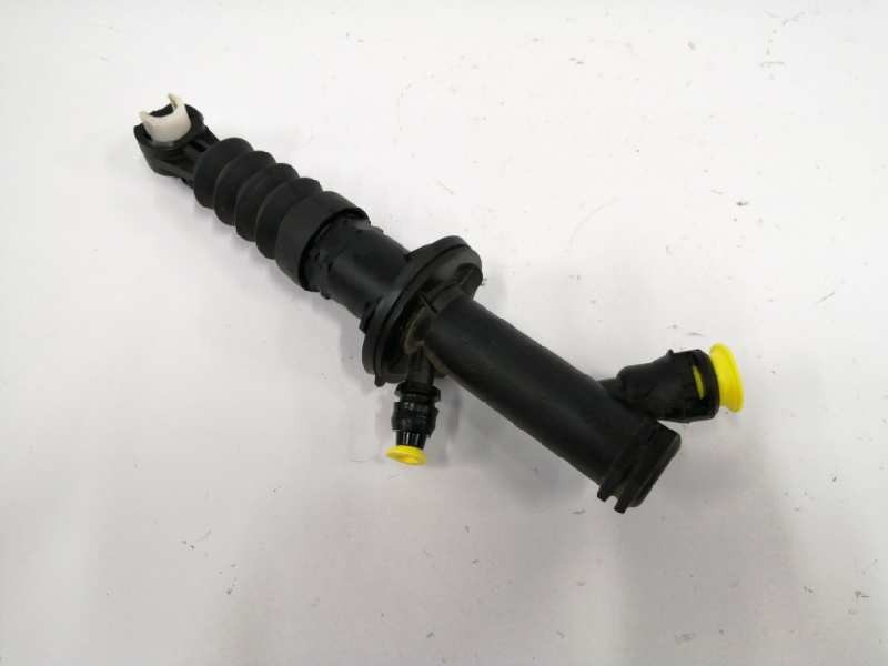Recambio de bomba embrague para renault captur 0.9 energy referencia OEM IAM 306105773R  