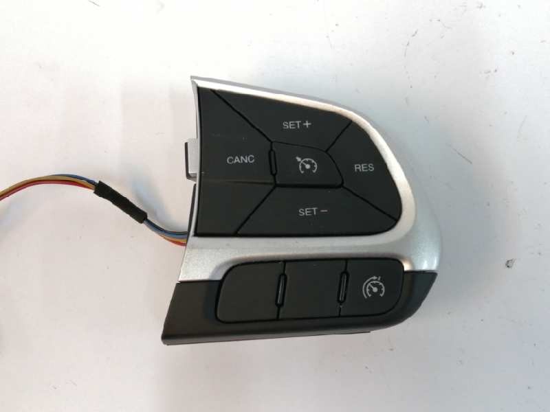 Recambio de mando volante para jeep renegade 1.6 m-jet cat referencia OEM IAM 735669924 LADO DERECHO 
